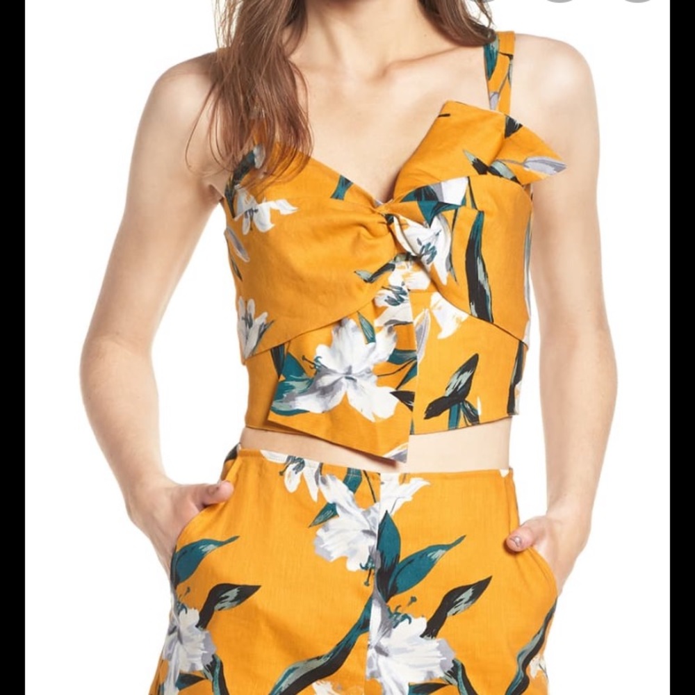 Leith Twisted Sculpture Crop Top